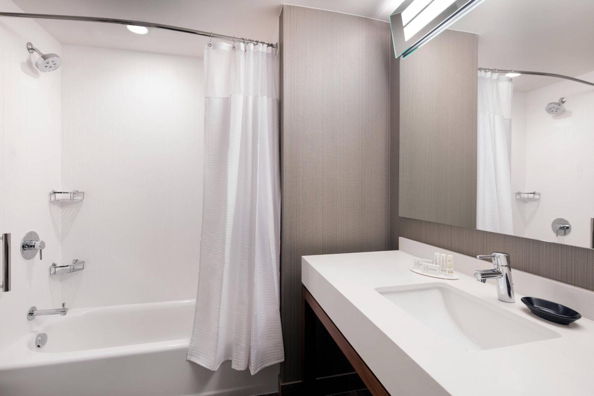 Courtyard By Marriott Pullman Otel Dış mekan fotoğraf